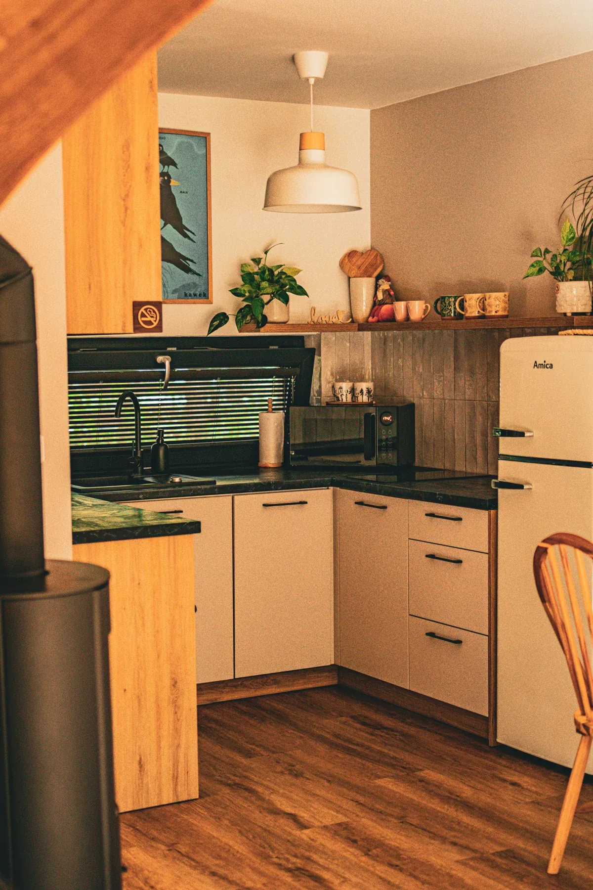 The kitchen in a LoveLaski cabin