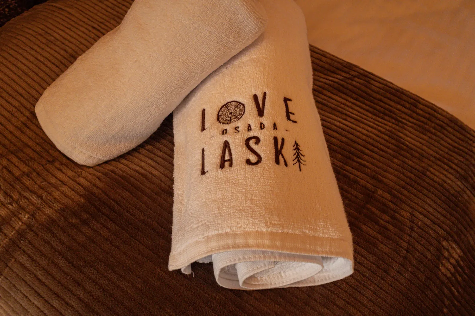 Towels embroidered with the LoveLaski logo